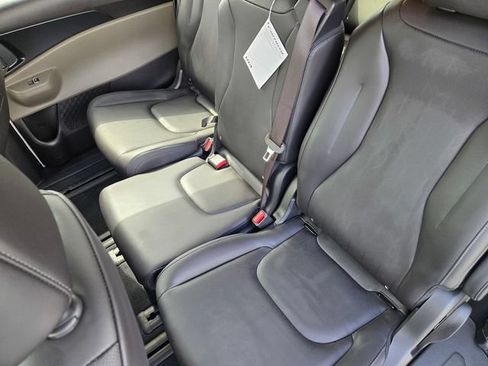 New 2026 Kia Carnival LXS FWD image 18