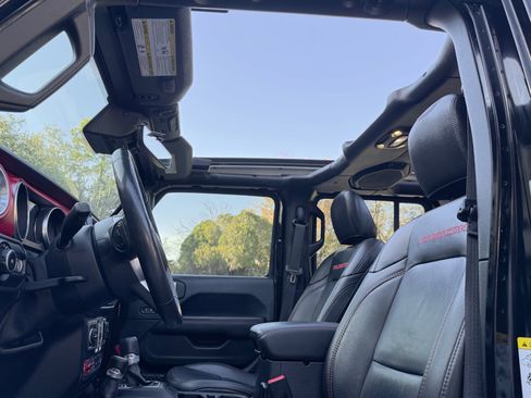 Used 2019 Jeep Wrangler Unlimited Rubicon image 25