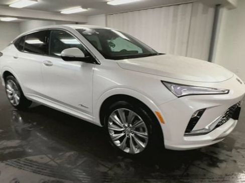 Certified 2024 Buick Envista Avenir image 2