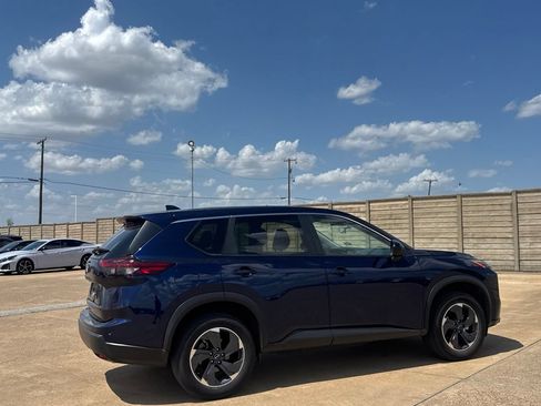 Certified 2025 Nissan Rogue SV FWD image 24
