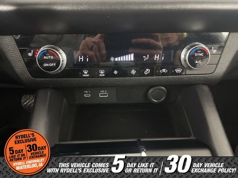 Used 2023 Mitsubishi Outlander SE image 32