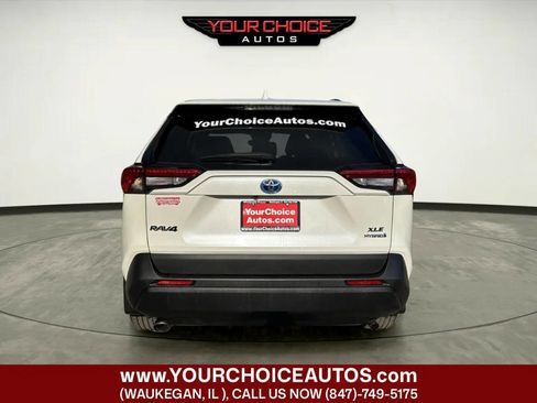 Used 2021 Toyota RAV4 XLE Premium AWD/4WD image 4
