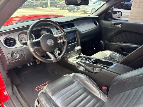 Used 2012 Ford Mustang GT Premium w/ Electronics Pkg RWD image 6