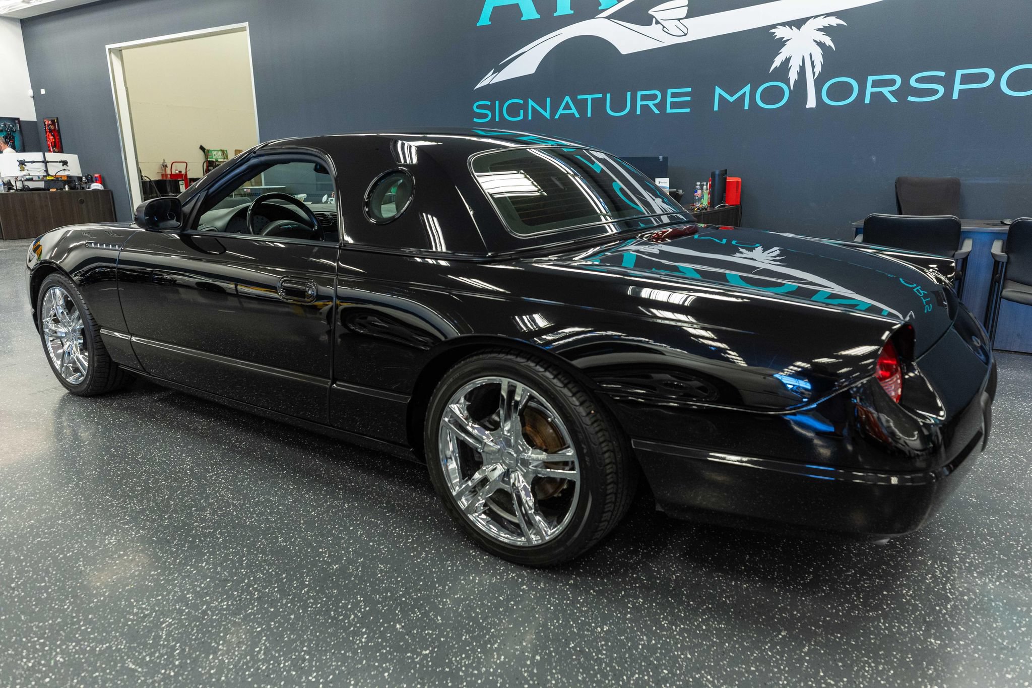 Used 2002 Ford Thunderbird RWD image 8