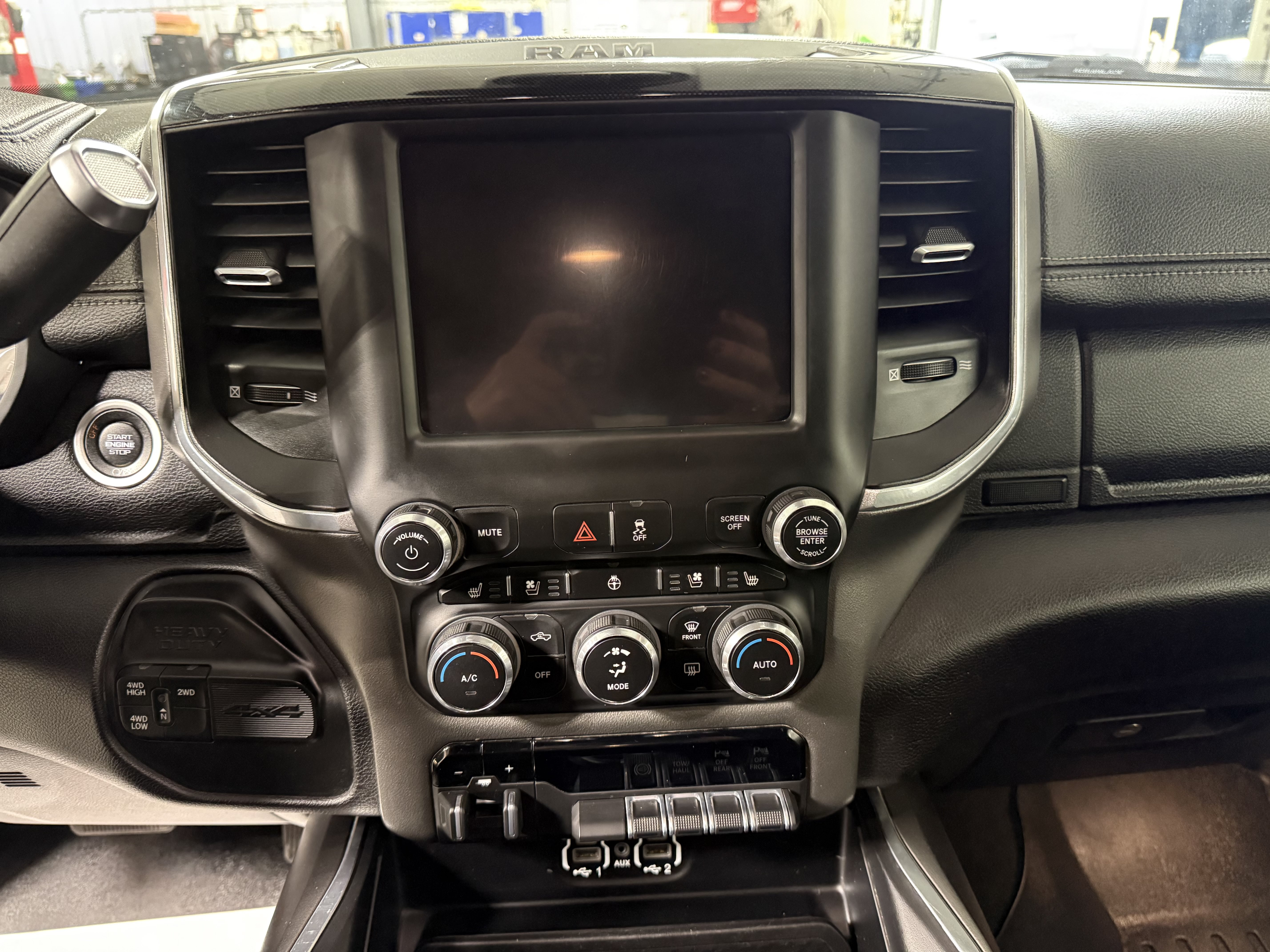 Used 2022 RAM 2500 Laramie w/ Night Edition AWD/4WD image 18