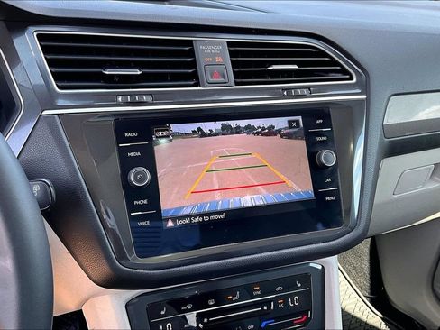 Used 2024 Volkswagen Tiguan SE w/ Panoramic Sunroof Package AWD/4WD image 21