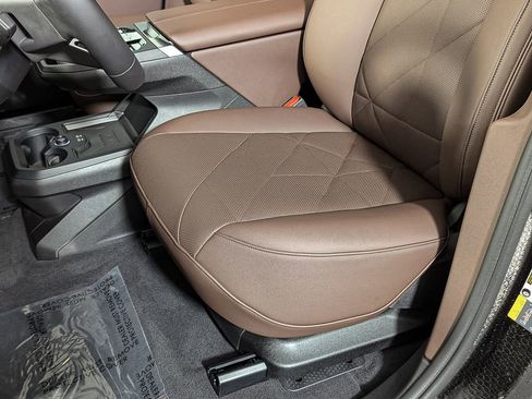 Used 2025 BMW iX xDrive50 w/ Premium Package image 20