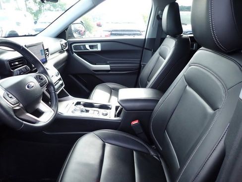 Certified 2022 Ford Explorer XLT w/ Equipment Group 202A image 17