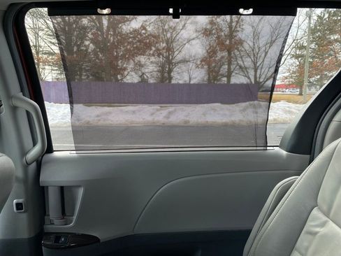 Used 2016 Toyota Sienna XLE w/ XLE Navigation Package image 14