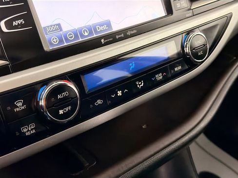 Used 2016 Toyota Highlander XLE AWD/4WD image 16