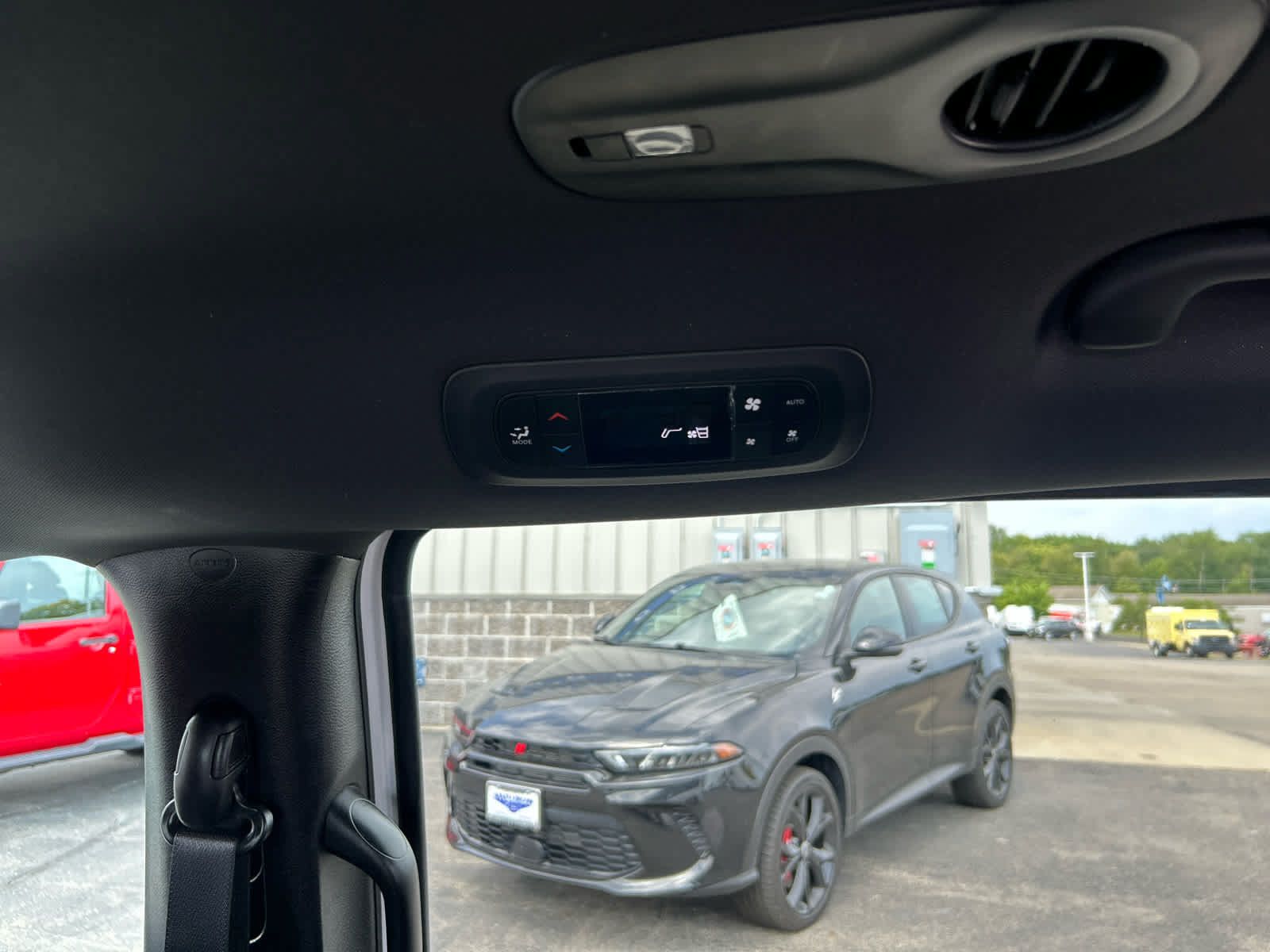 Used 2024 Chrysler Pacifica Touring FWD image 23