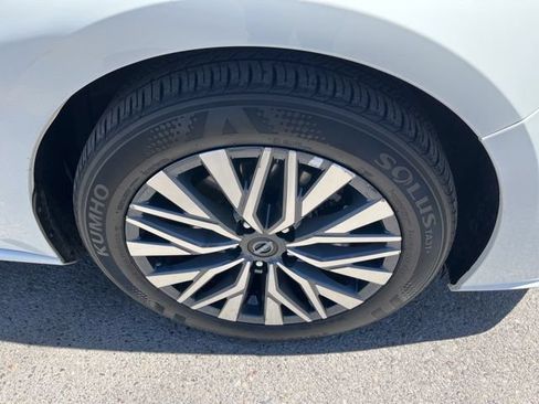 Used 2025 Nissan Altima 2.5 SV FWD image 17