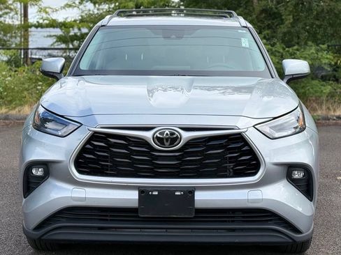 Used 2022 Toyota Highlander XLE AWD/4WD image 8