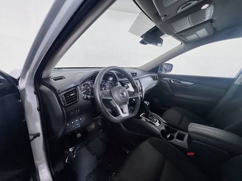 Used 2019 Nissan Rogue SV FWD image 16
