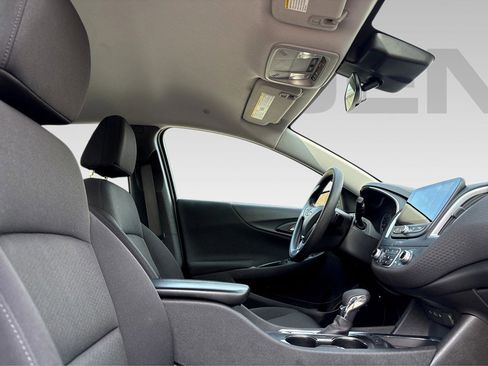 Used 2025 Chevrolet Malibu LT FWD image 11