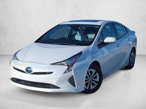 Used 2016 Toyota Prius Four image 1