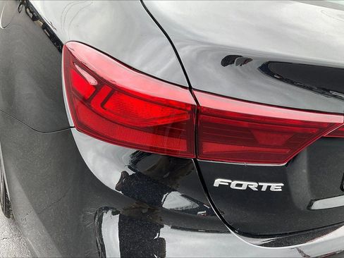 Used 2023 Kia Forte LXS image 29