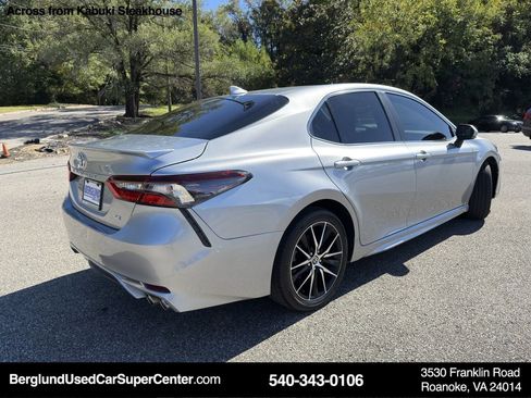 Used 2022 Toyota Camry SE image 4