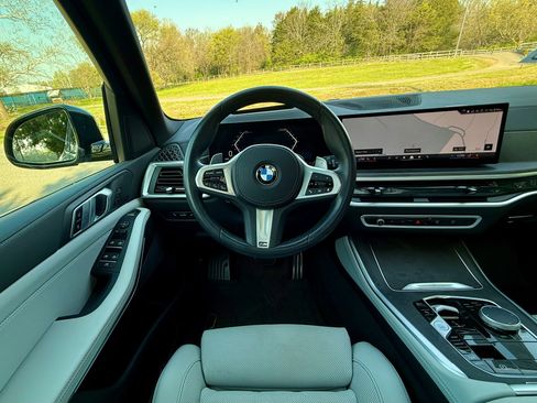 Used 2025 BMW X5 xDrive40i w/ M Sport Package AWD/4WD image 27