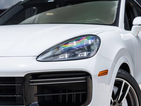 Certified 2020 Porsche Cayenne Turbo AWD/4WD image 17