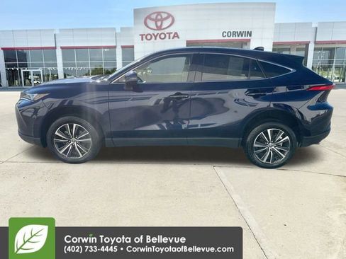 Certified 2022 Toyota Venza LE image 5