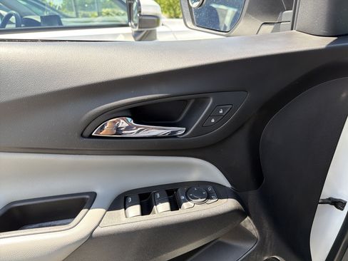 Used 2021 Chevrolet Equinox LS FWD image 13