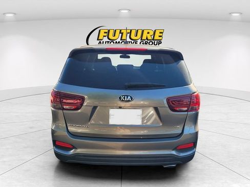 Used 2019 Kia Sorento FWD V6 image 4