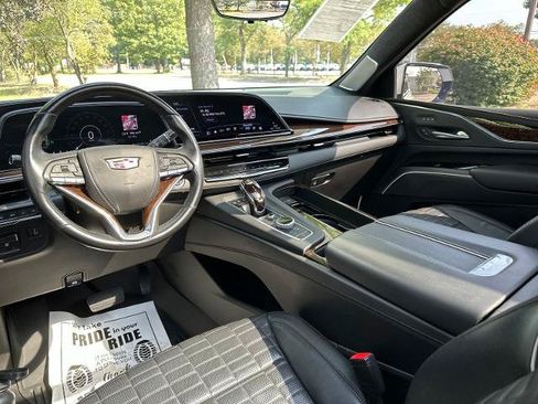 Used 2021 Cadillac Escalade Sport Platinum AWD/4WD image 2