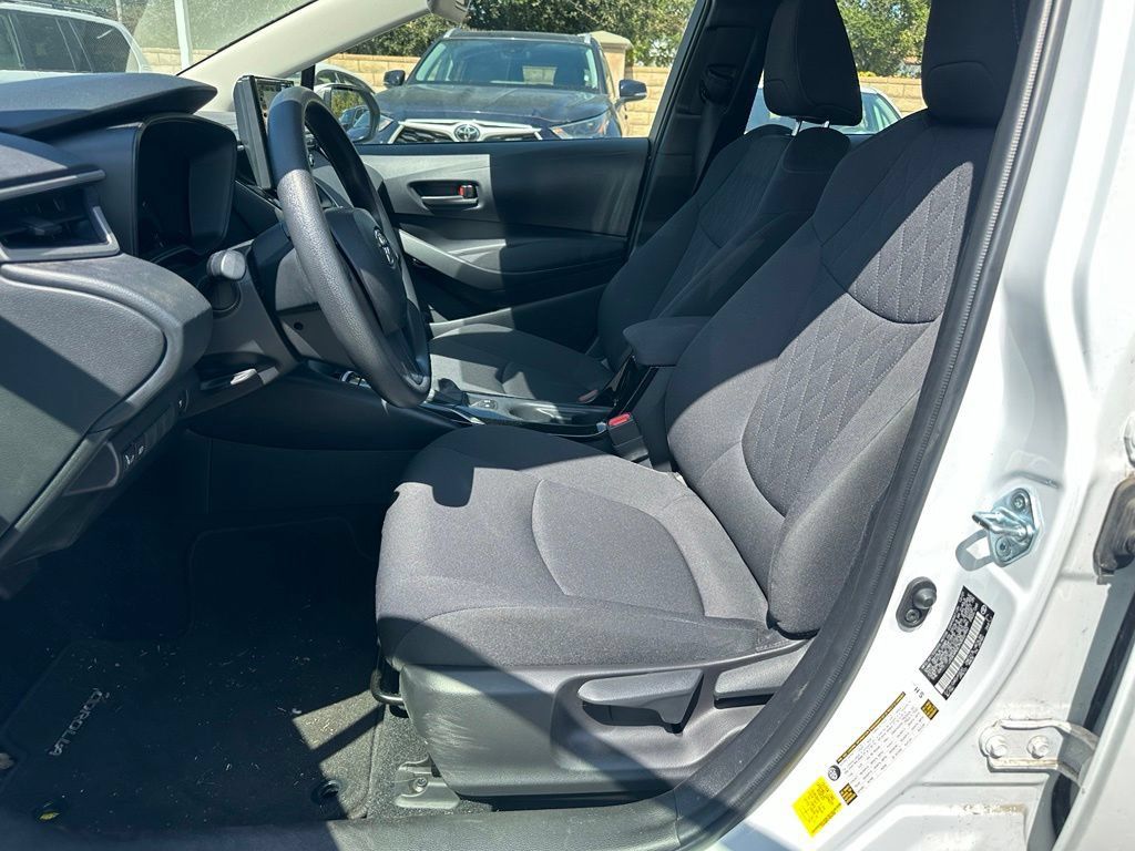 Used 2022 Toyota Corolla LE w/ Carpet Mat Package (TMS) FWD image 9