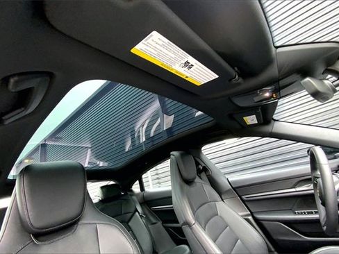 Used 2025 Porsche Taycan image 31