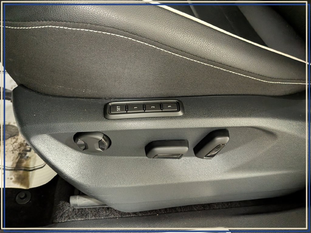 Used 2024 Volkswagen Tiguan SEL R-Line AWD/4WD image 19