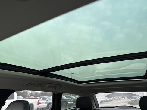 Used 2023 Volvo V90 B6 Cross Country Ultimate w/ Climate Package image 18