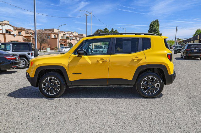 Used 2023 Jeep Renegade Latitude AWD/4WD image 7