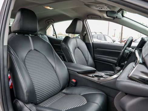 Used 2022 Toyota Camry SE image 19