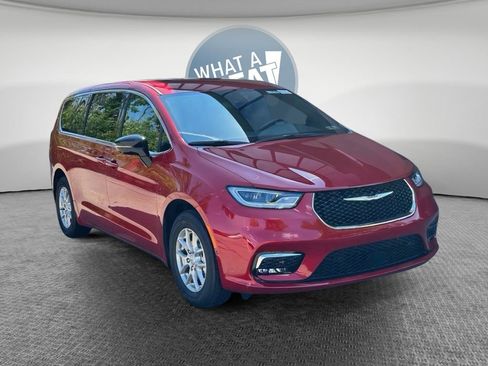New 2026 Chrysler Pacifica Select FWD image 1