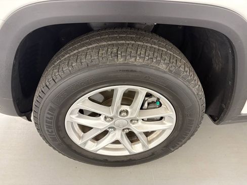 Used 2022 Jeep Grand Cherokee L Laredo w/ Luxury Tech Group I image 11