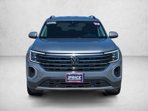 Used 2025 Volkswagen Atlas SE AWD/4WD image 2