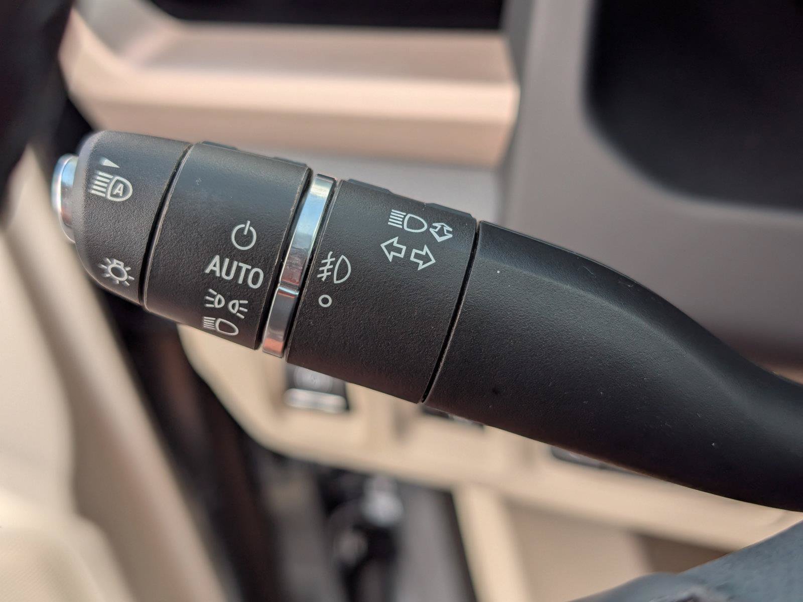 Used 2023 GMC Acadia Denali w/ Denali Technology Package FWD image 26