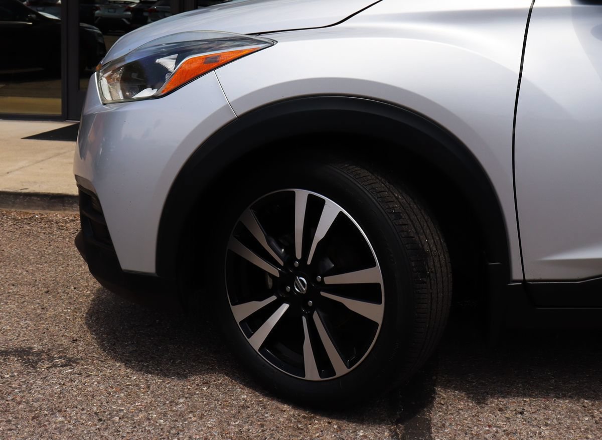 Used 2018 Nissan Kicks SV FWD image 5