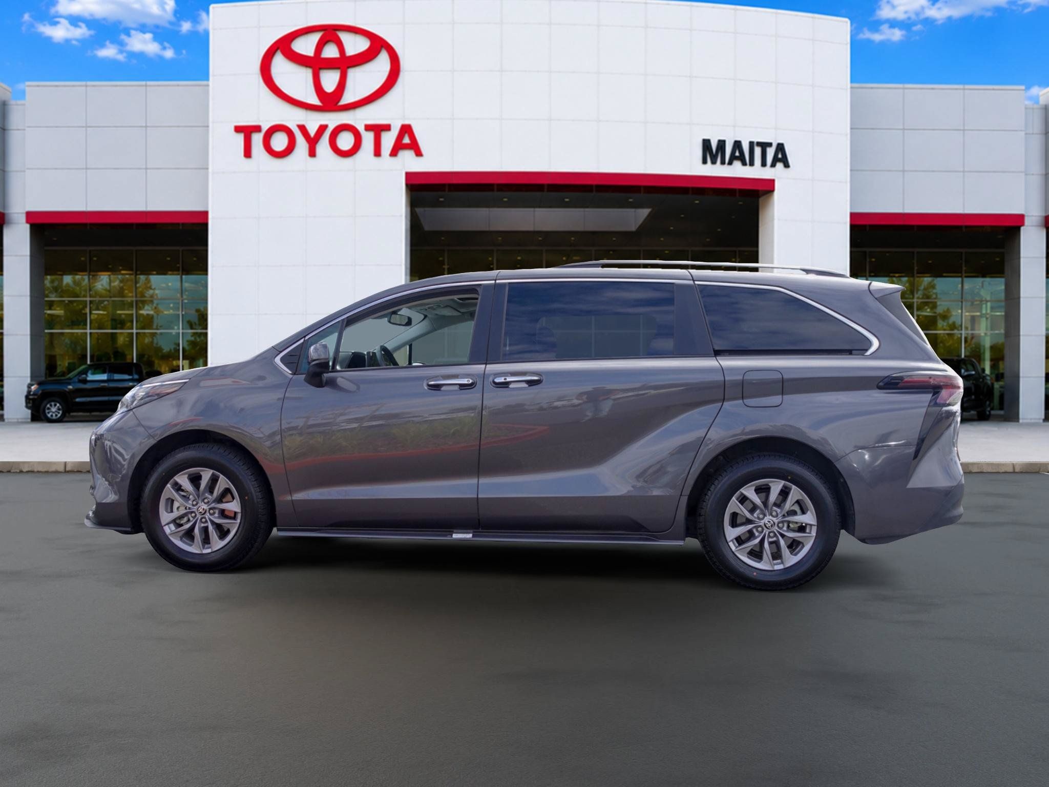 Certified 2025 Toyota Sienna XLE FWD image 6