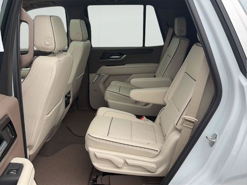 Used 2026 GMC Yukon Denali w/ Sun & Power Step Package AWD/4WD image 14