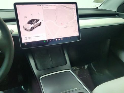 Used 2021 Tesla Model Y Long Range image 44