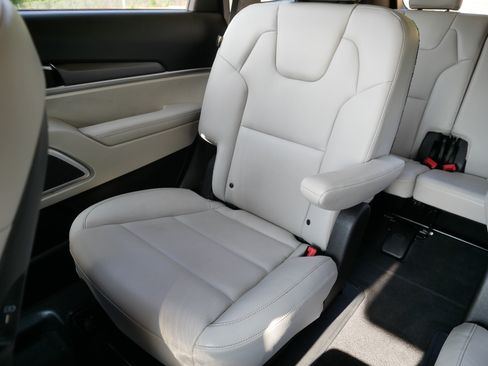 Certified 2024 Kia Telluride S AWD/4WD image 12