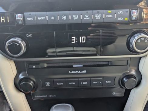 Used 2022 Lexus GX 460 image 38