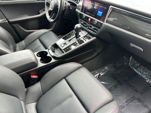 Certified 2022 Porsche Macan S image 17