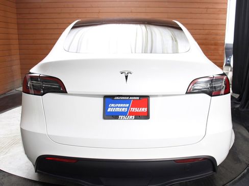Used 2023 Tesla Model Y 2WD image 2