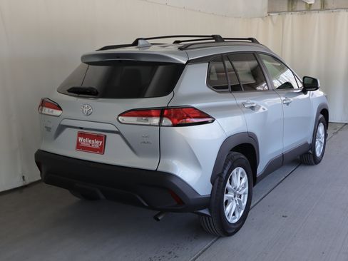 Used 2023 Toyota Corolla Cross LE w/ Moonroof Package AWD/4WD image 7