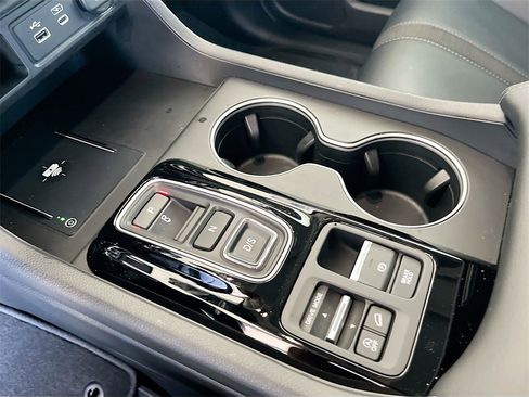 Used 2024 Honda Pilot Touring image 17