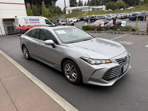 Used 2019 Toyota Avalon XLE w/ Moonroof Package FWD image 6