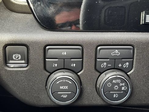 Used 2025 Chevrolet Silverado 2500 LT w/ Convenience Package AWD/4WD image 16